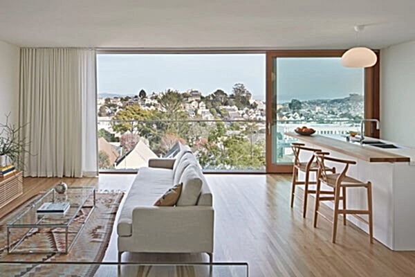 Combinación de blanco y madera en una luminosa casa de San Francisco